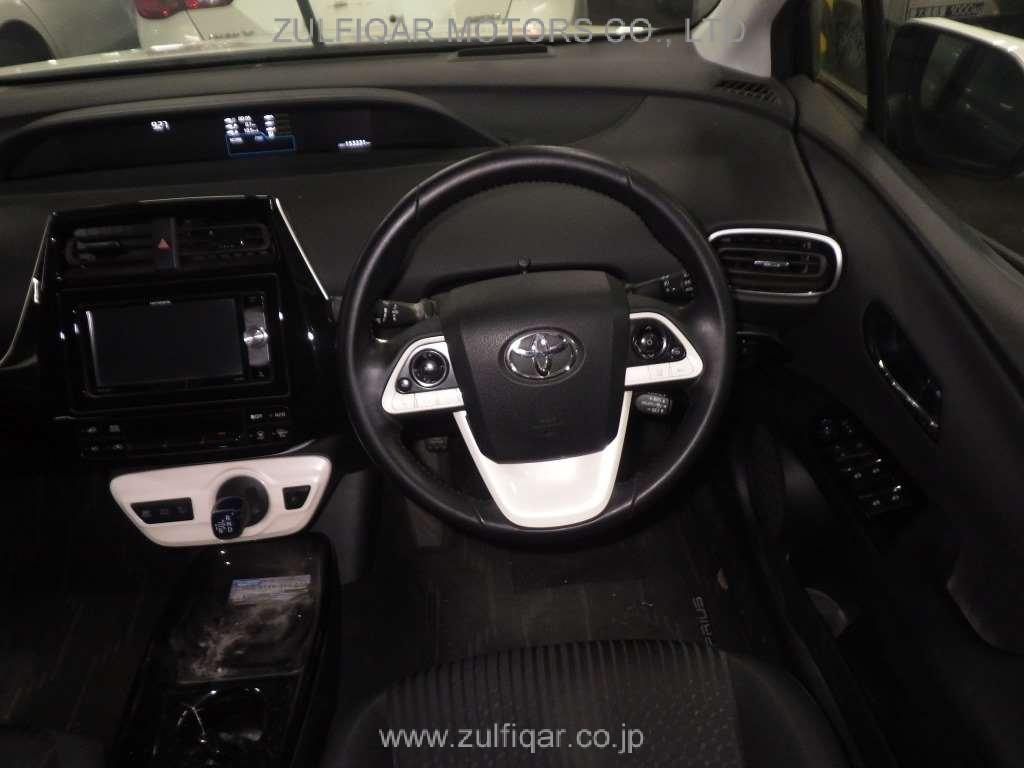 TOYOTA PRIUS 2018 Image 6