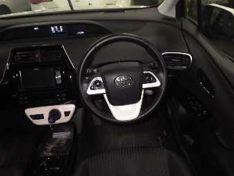 TOYOTA PRIUS 2018 Image 6