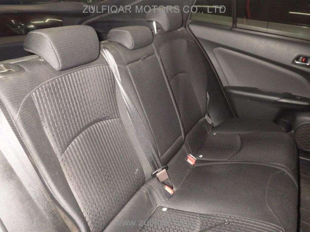 TOYOTA PRIUS 2018 Image 7