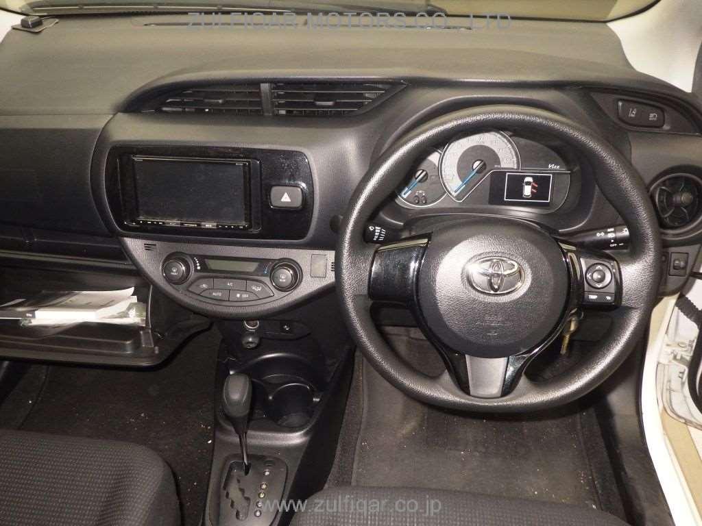TOYOTA VITZ 2020 Image 6