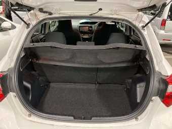 TOYOTA VITZ 2020 Image 9