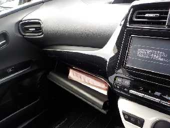 TOYOTA PRIUS 2018 Image 12