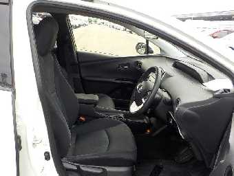 TOYOTA PRIUS 2018 Image 13