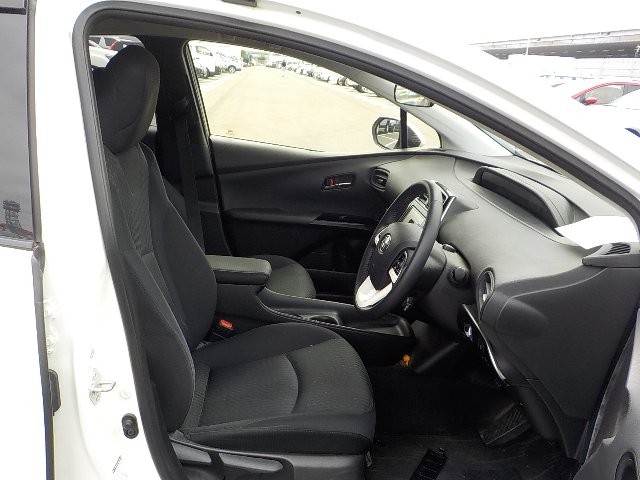 TOYOTA PRIUS 2018 Image 19