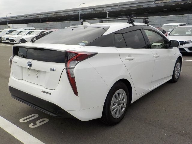 TOYOTA PRIUS 2018 Image 24