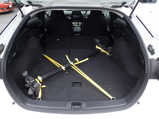 TOYOTA PRIUS 2018 Image 28