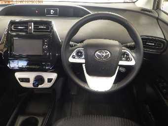 TOYOTA PRIUS 2018 Image 6