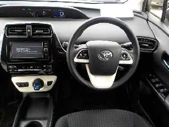 TOYOTA PRIUS 2018 Image 9