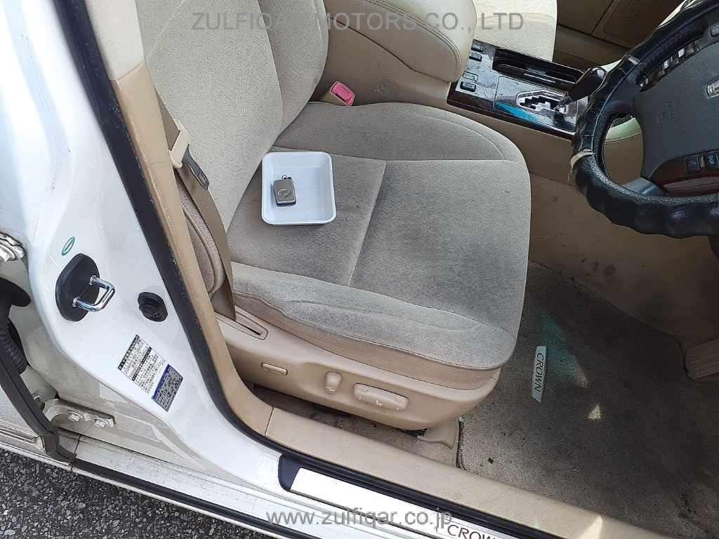 TOYOTA CROWN 2006 Image 8