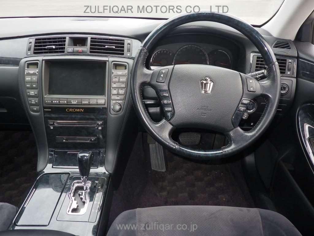 TOYOTA CROWN 2004 Image 6