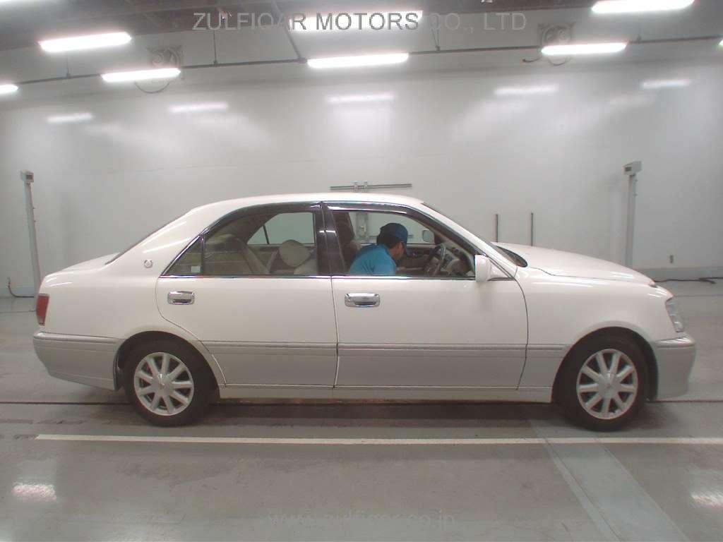 TOYOTA CROWN 2002 Image 3