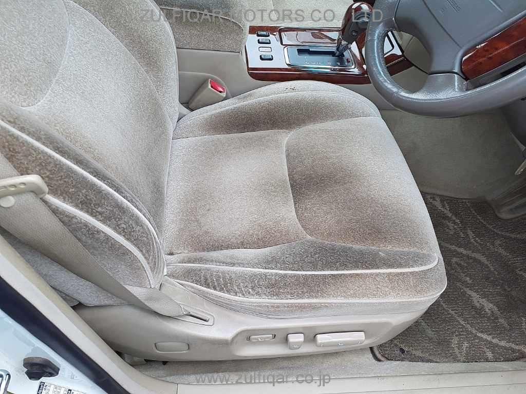 TOYOTA CROWN 2002 Image 8