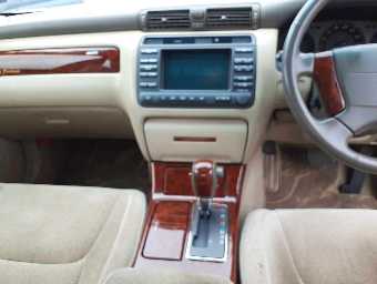 TOYOTA CROWN 2002 Image 9