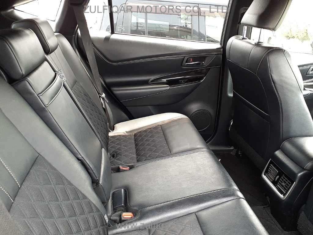 TOYOTA HARRIER 2018 Image 9