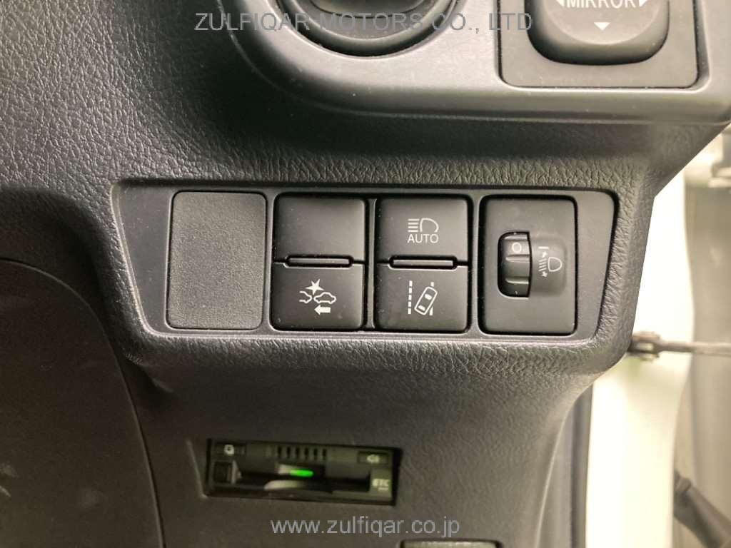 TOYOTA COROLLA FIELDER 2018 Image 7