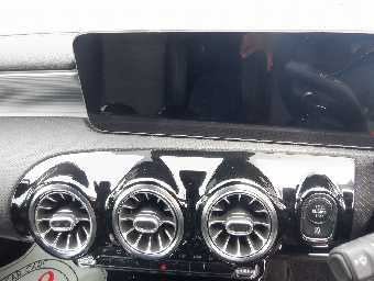 MERCEDES BENZ A CLASS 2020 Image 8
