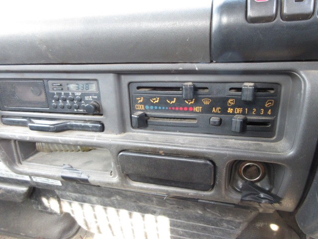 ISUZU ELF DUMP TRUCK 2000 Image 29