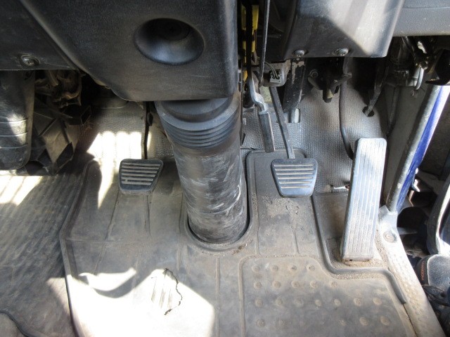 ISUZU ELF DUMP TRUCK 2000 Image 30