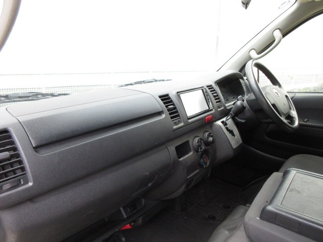 TOYOTA HIACE 2017 Image 19