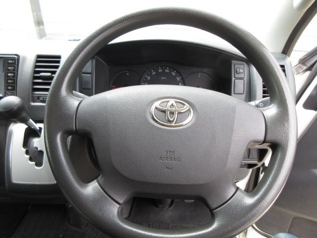 TOYOTA HIACE 2017 Image 20