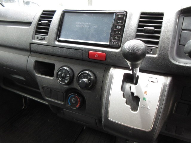 TOYOTA HIACE 2017 Image 21
