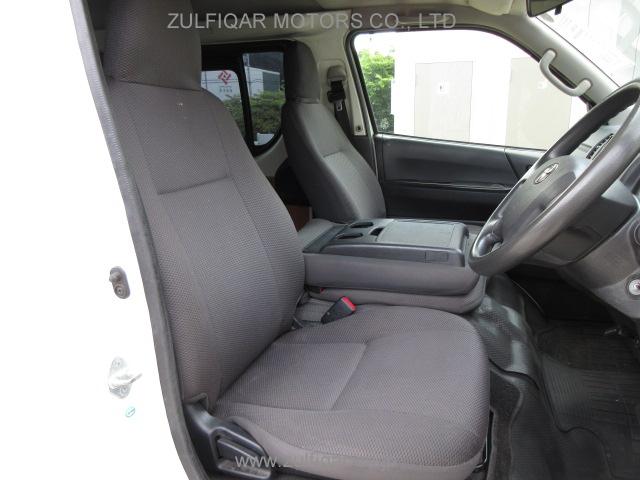TOYOTA HIACE 2017 Image 6