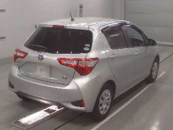 TOYOTA VITZ 2018 Image 2