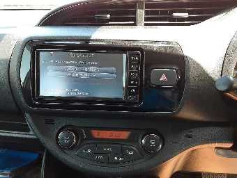 TOYOTA VITZ 2018 Image 9