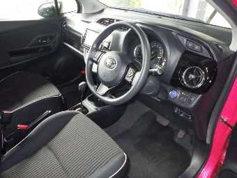 TOYOTA VITZ 2017 Image 5