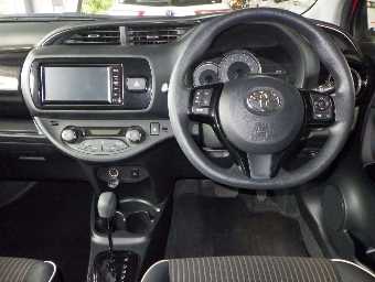 TOYOTA VITZ 2017 Image 6