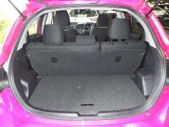 TOYOTA VITZ 2017 Image 8