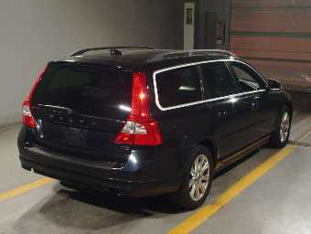 VOLVO V70 2011 Image 2