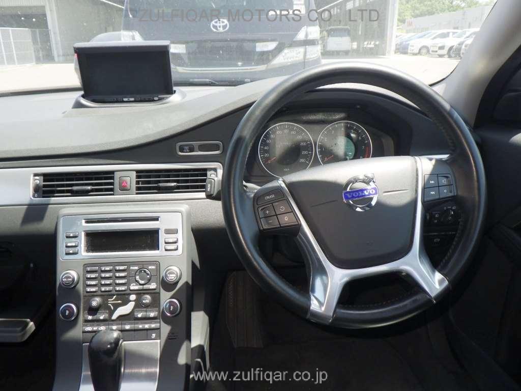 VOLVO V70 2011 Image 6