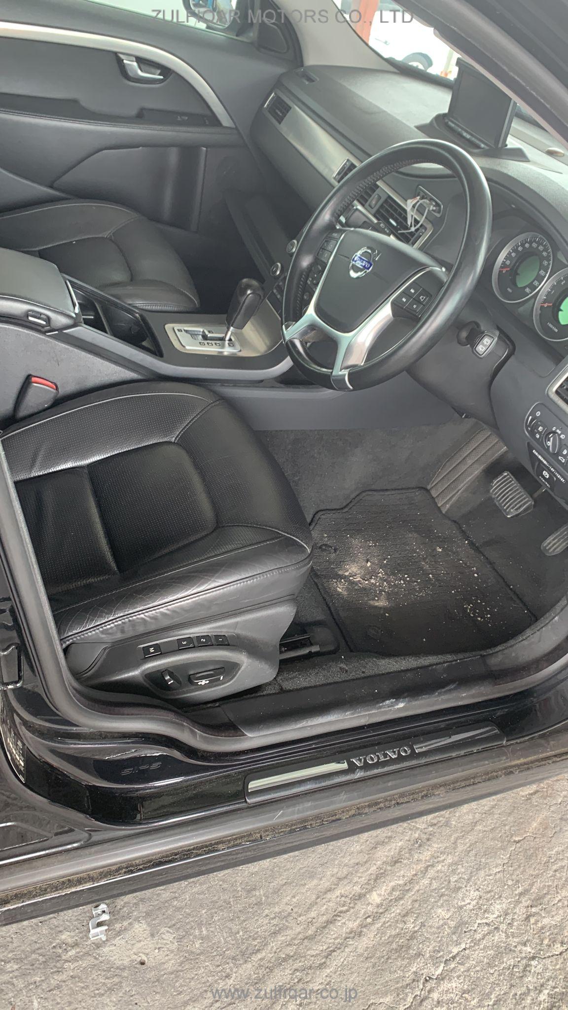 VOLVO V70 2011 Image 8