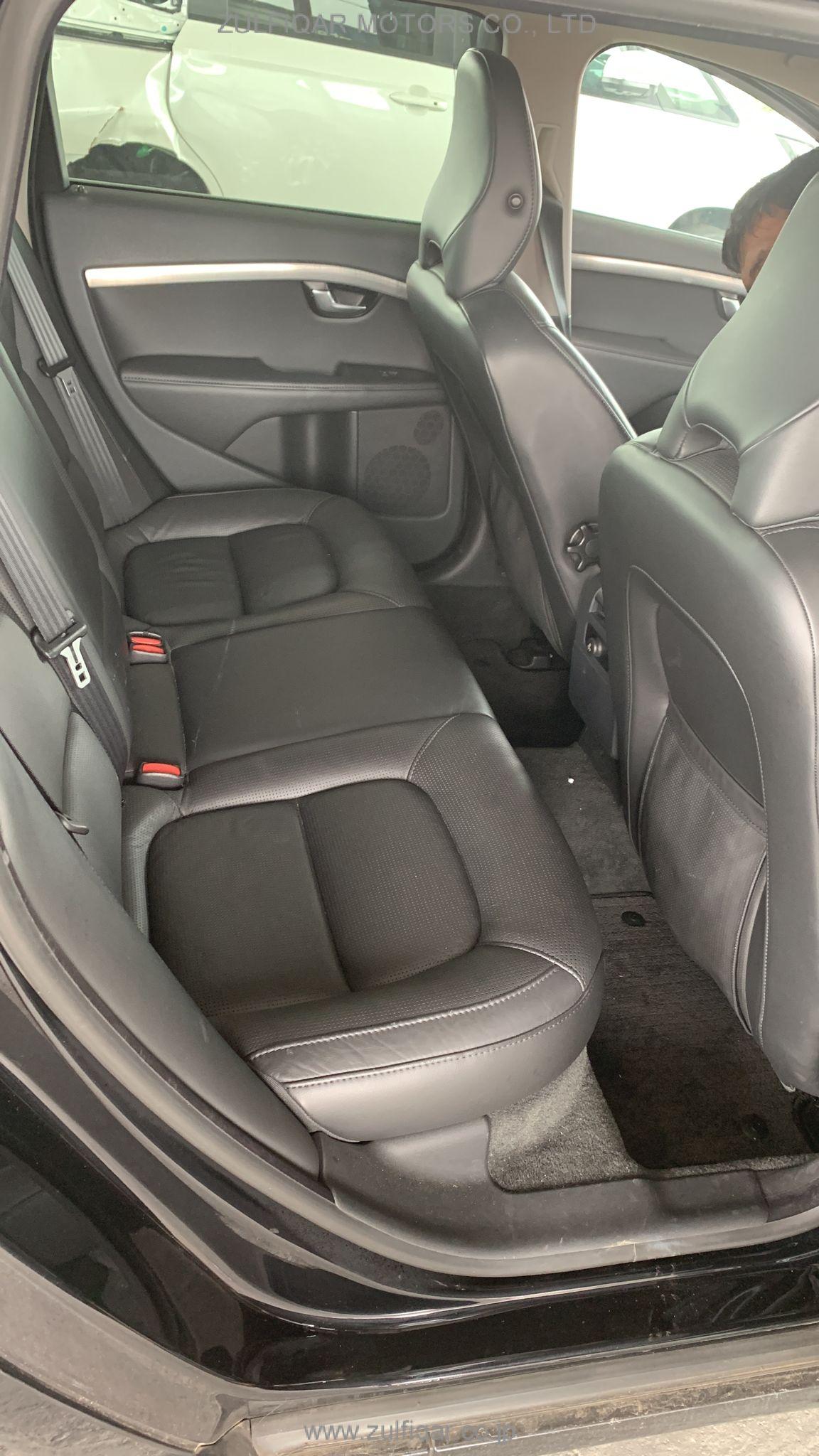 VOLVO V70 2011 Image 9