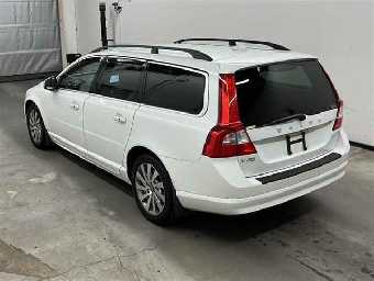 VOLVO V70 2012 Image 2
