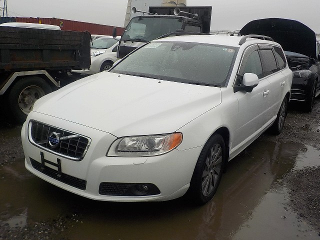 VOLVO V70 2012 Image 19