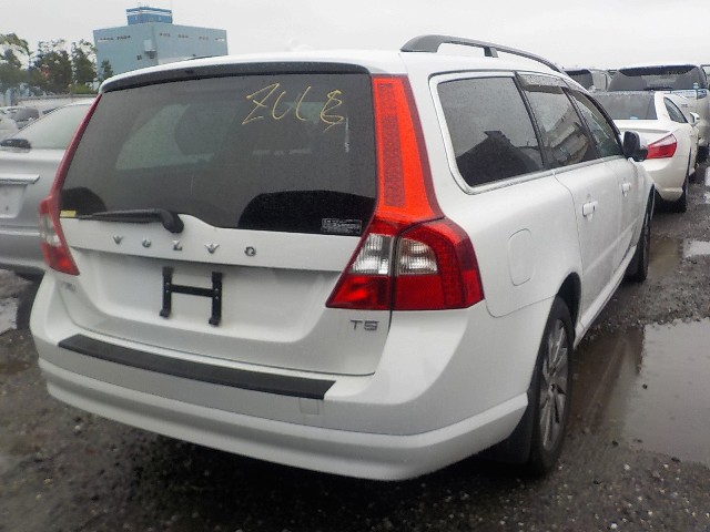 VOLVO V70 2012 Image 21