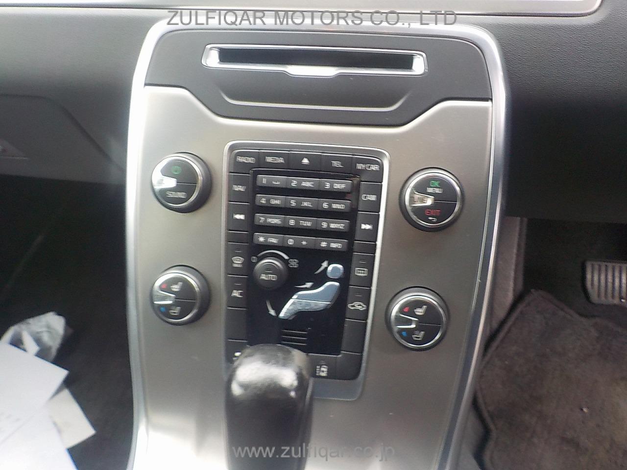 VOLVO V70 2012 Image 7