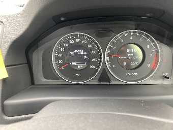 VOLVO V70 2012 Image 8
