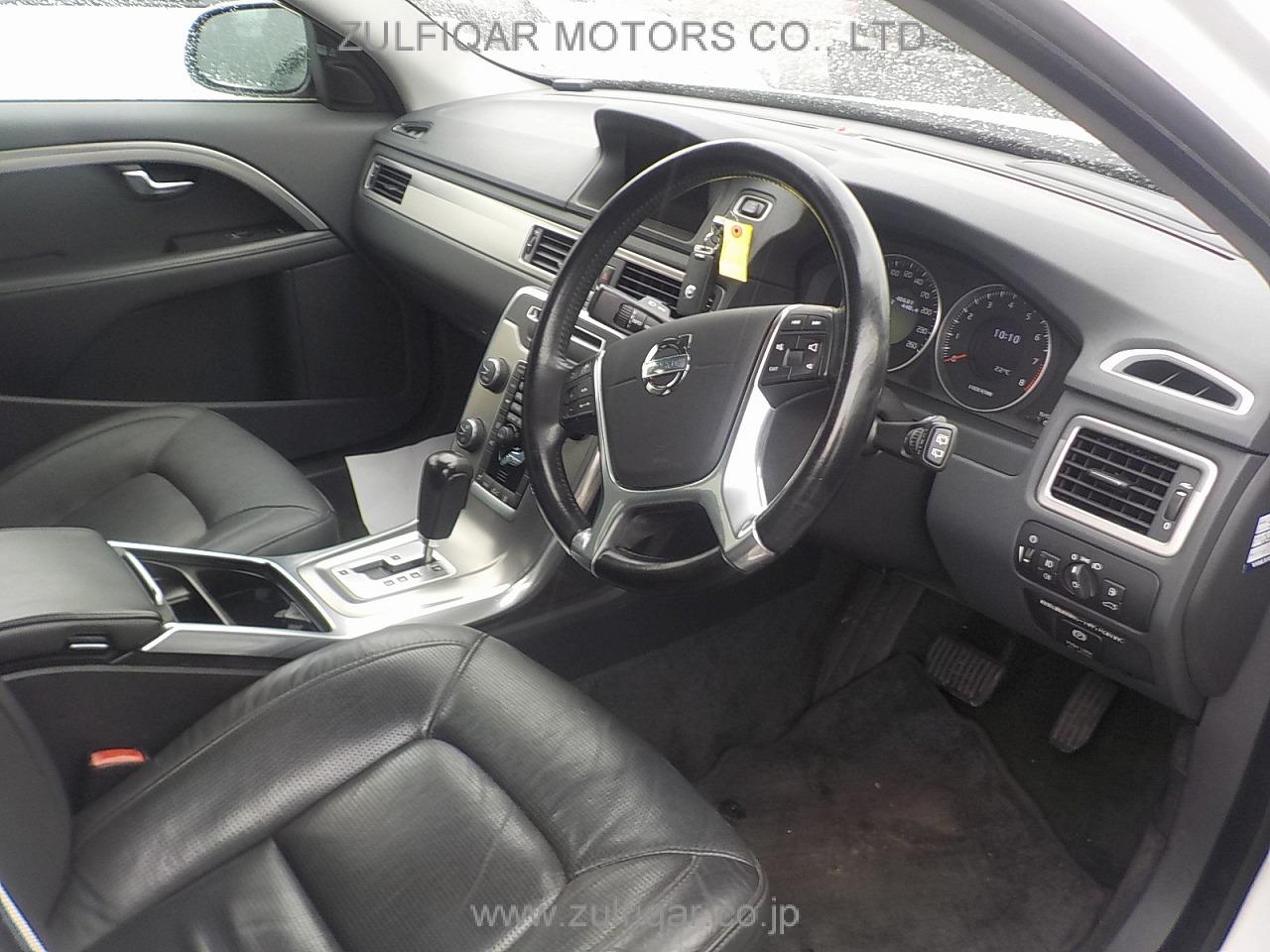 VOLVO V70 2012 Image 9