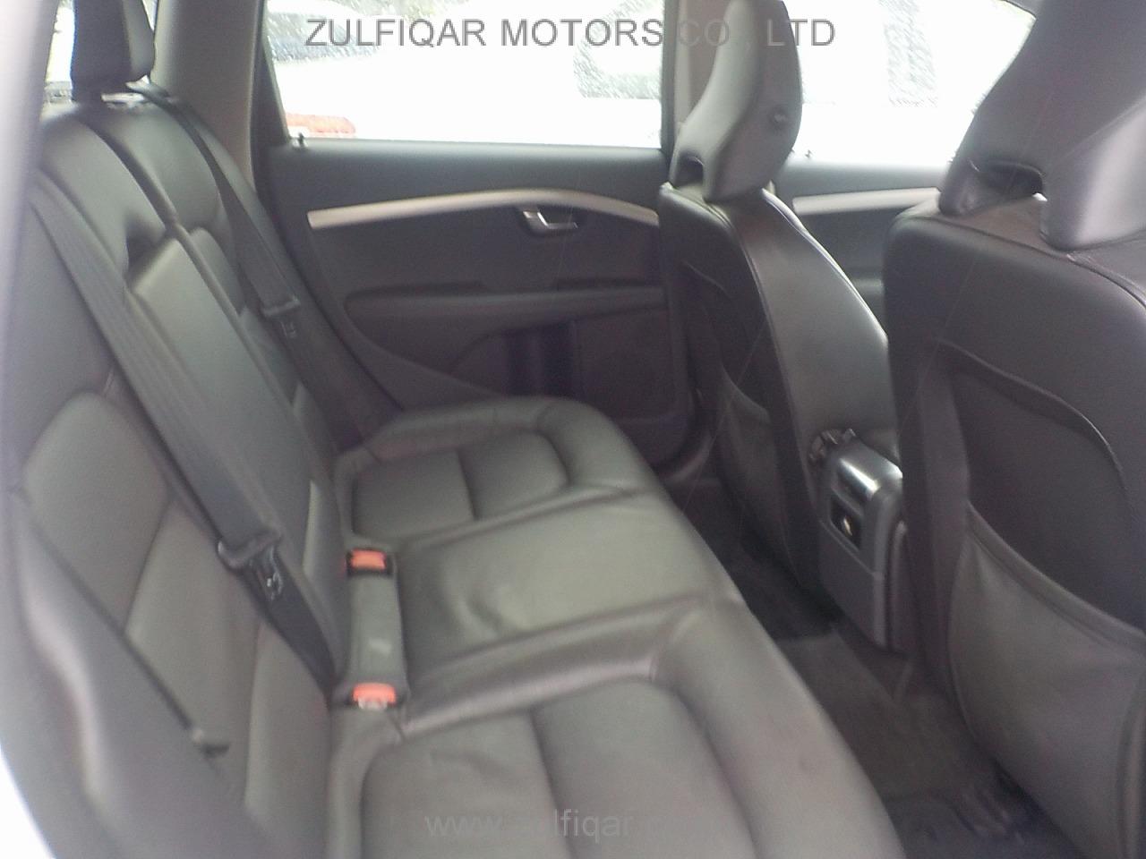 VOLVO V70 2012 Image 10