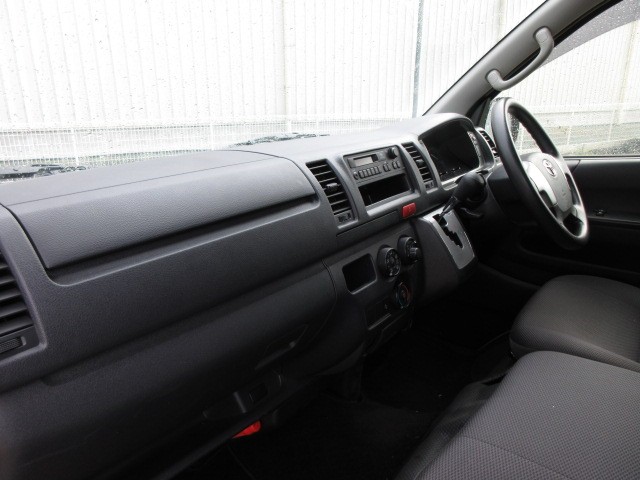 TOYOTA HIACE 2018 Image 19