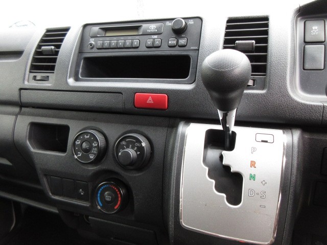 TOYOTA HIACE 2018 Image 21