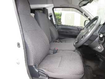 TOYOTA HIACE 2018 Image 6