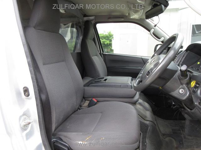 TOYOTA HIACE 2018 Image 6