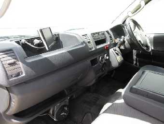 TOYOTA HIACE 2018 Image 13