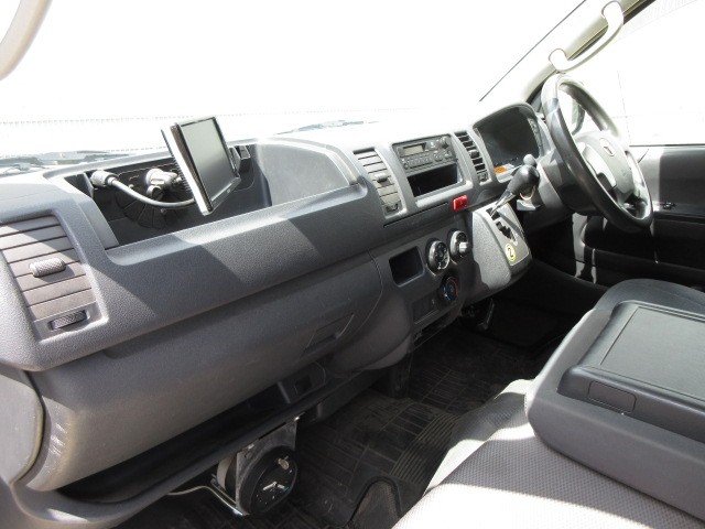 TOYOTA HIACE 2018 Image 19