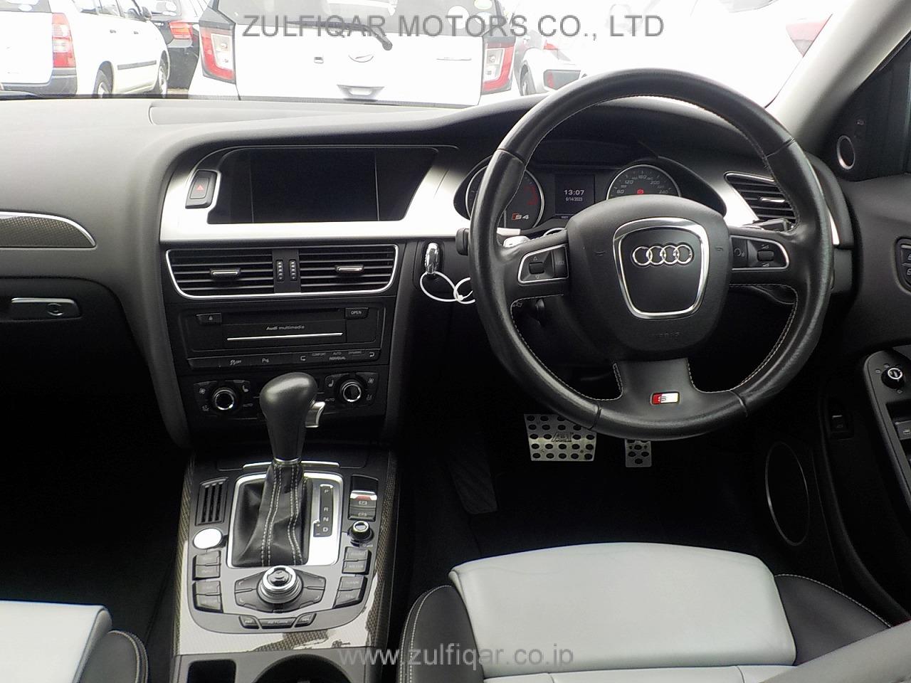 AUDI S4 2010 Image 8