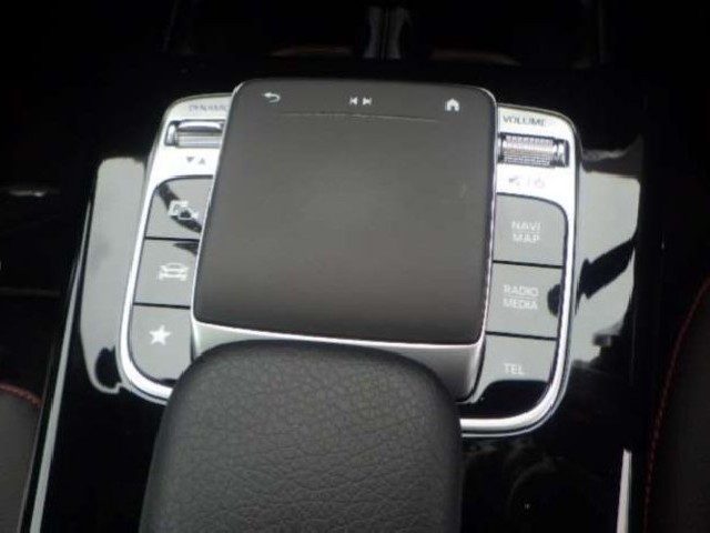 MERCEDES BENZ A CLASS 2019 Image 19